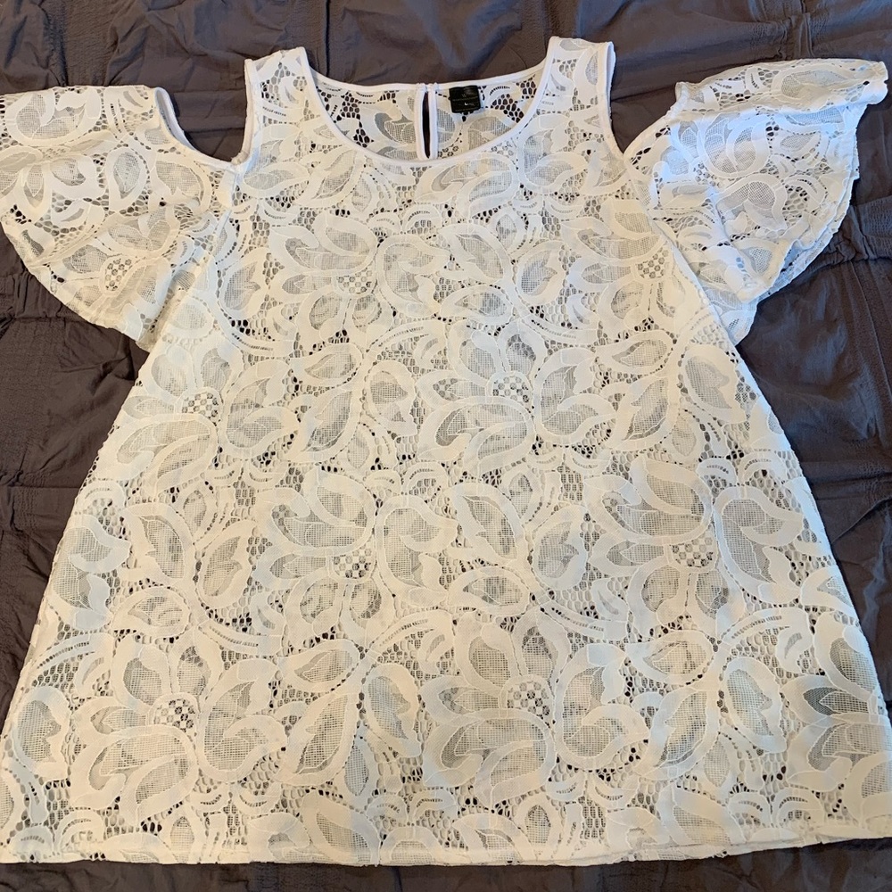 White lace cold shoulder tank, size L